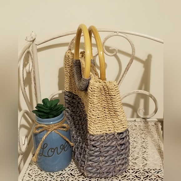 Faded Glory Straw Handbag with Circular Wooden Handle - Picture 2 of 6